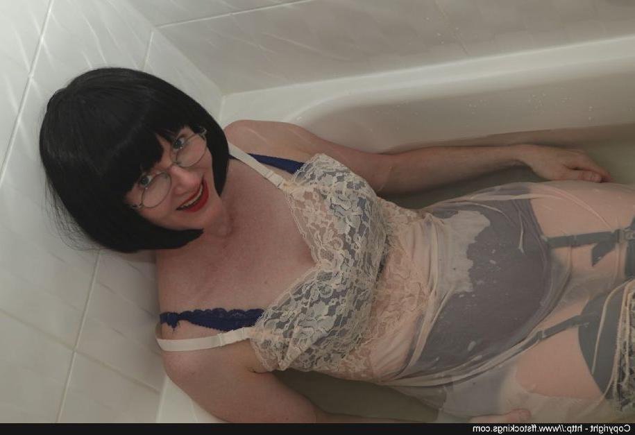 12P Dressed mature lady in black nylon stockings taking a bath