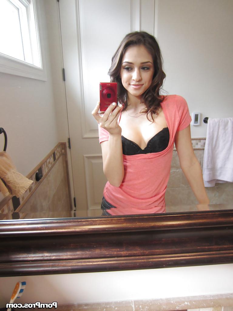 16P Stylish babe Sara Luv prefers masturbating in the bathroom