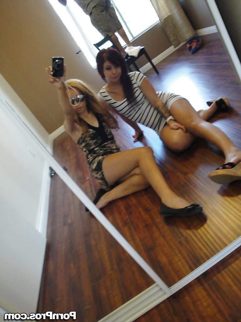 16P Lesbians with firm asses Madelyn Monroe and Chole Starr take mirror selfies