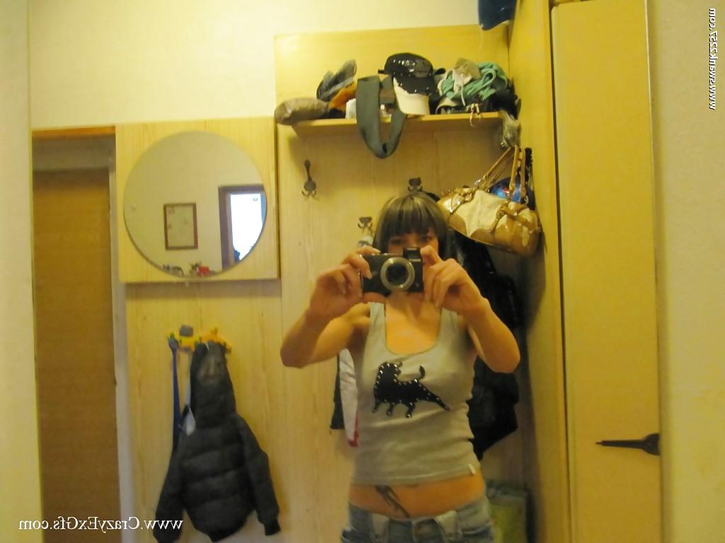 16P Sweet girlfriend Mellie gets some naked self shots in the mirror