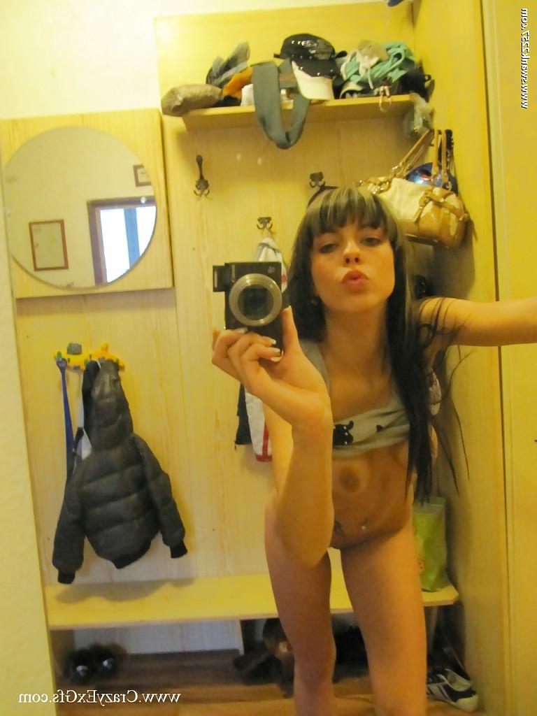 16P Sweet girlfriend Mellie gets some naked self shots in the mirror