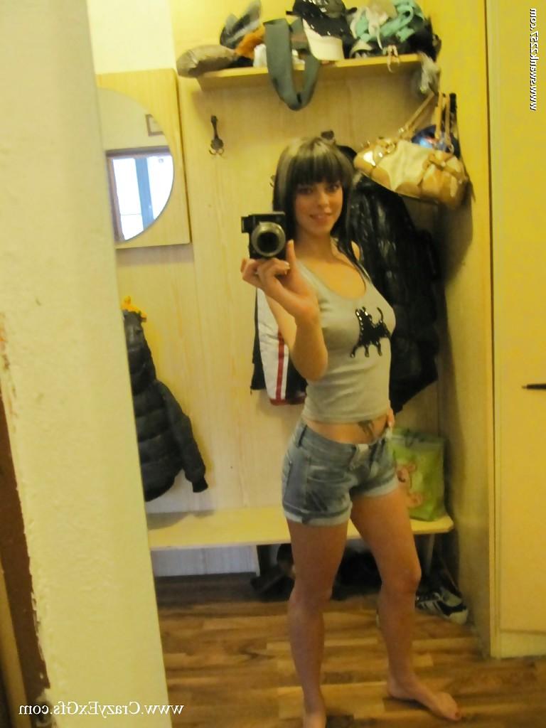 16P Sweet girlfriend Mellie gets some naked self shots in the mirror