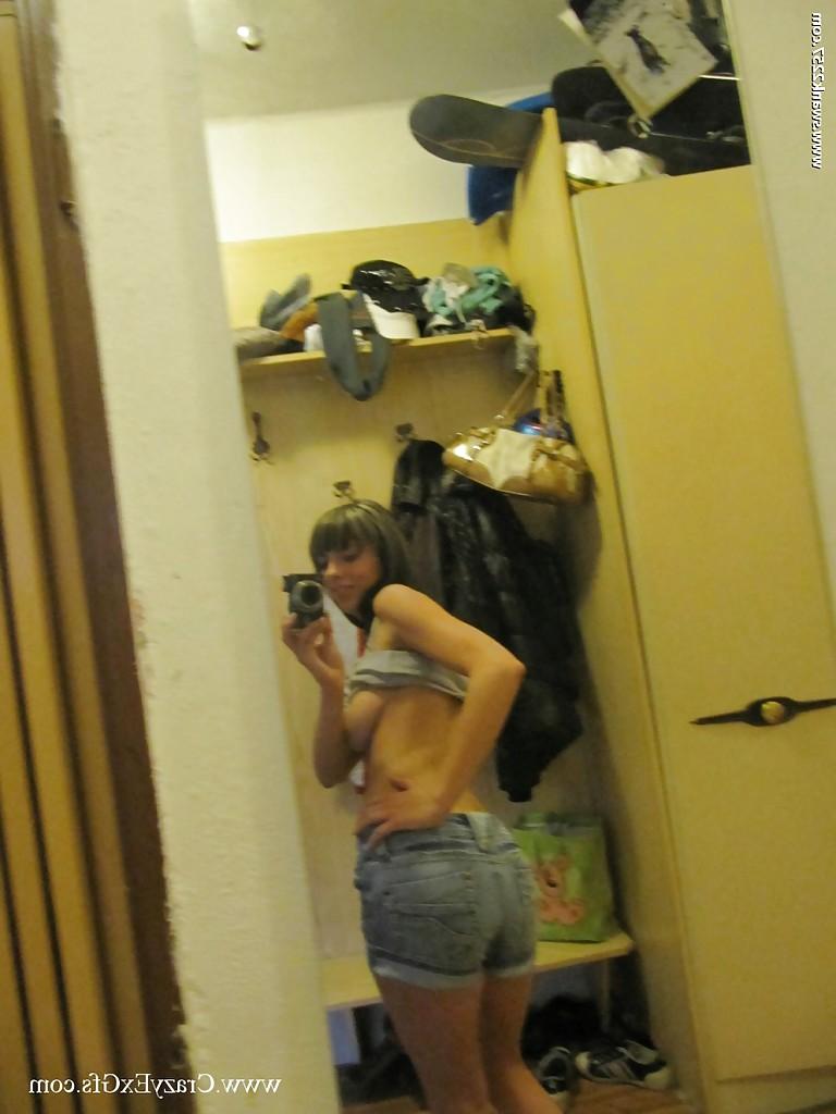 16P Sweet girlfriend Mellie gets some naked self shots in the mirror
