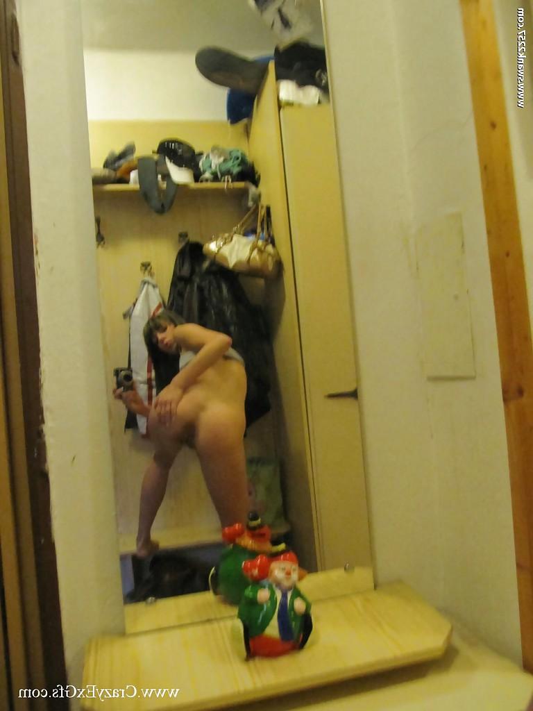 16P Sweet girlfriend Mellie gets some naked self shots in the mirror