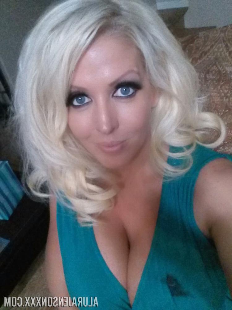 12P Platinum blonde bombshell Alura Jenson baring big tits for selfie