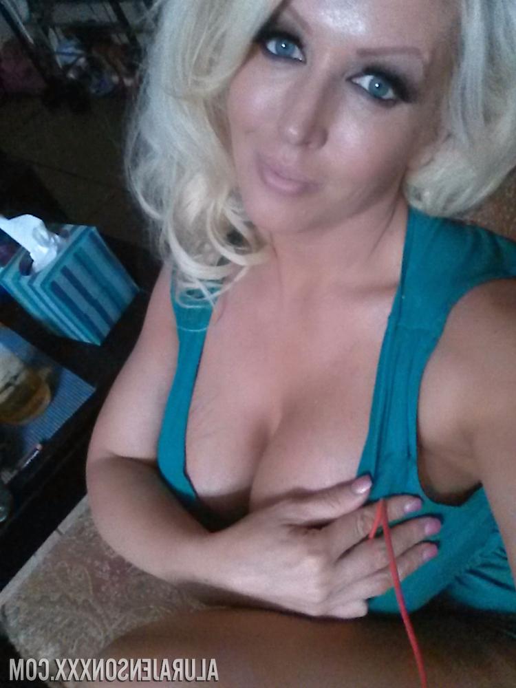 12P Platinum blonde bombshell Alura Jenson baring big tits for selfie