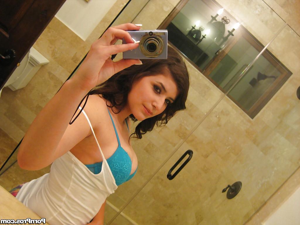 12P Self shot pictures of hot babe Eva Dior taking a bubble bath