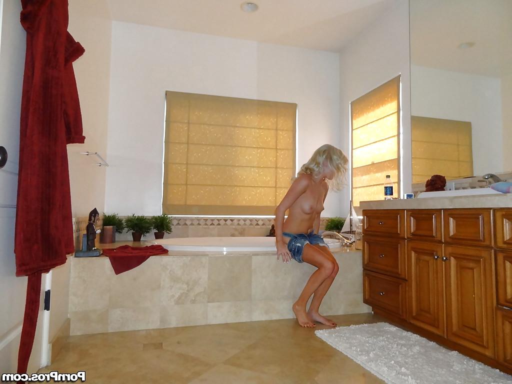 16P Teen babe Elaina Raye is undressing and showing her amazing body