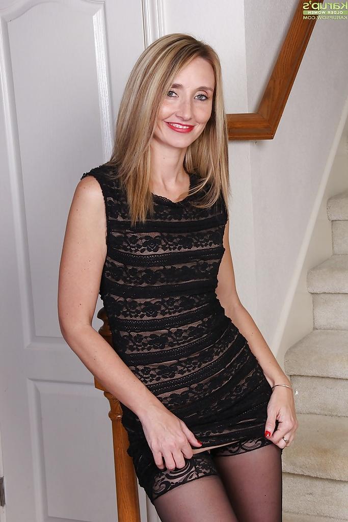 16P Heidi Van Moore plays with her furry cunt while completely nude