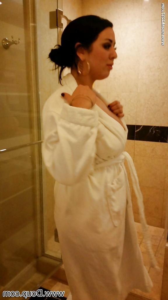 15P Taking a shower tattooed fatty Brianna Rose plays with her sexy flesh