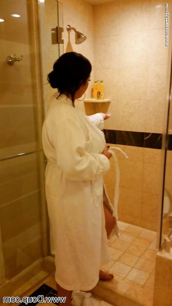 15P Taking a shower tattooed fatty Brianna Rose plays with her sexy flesh