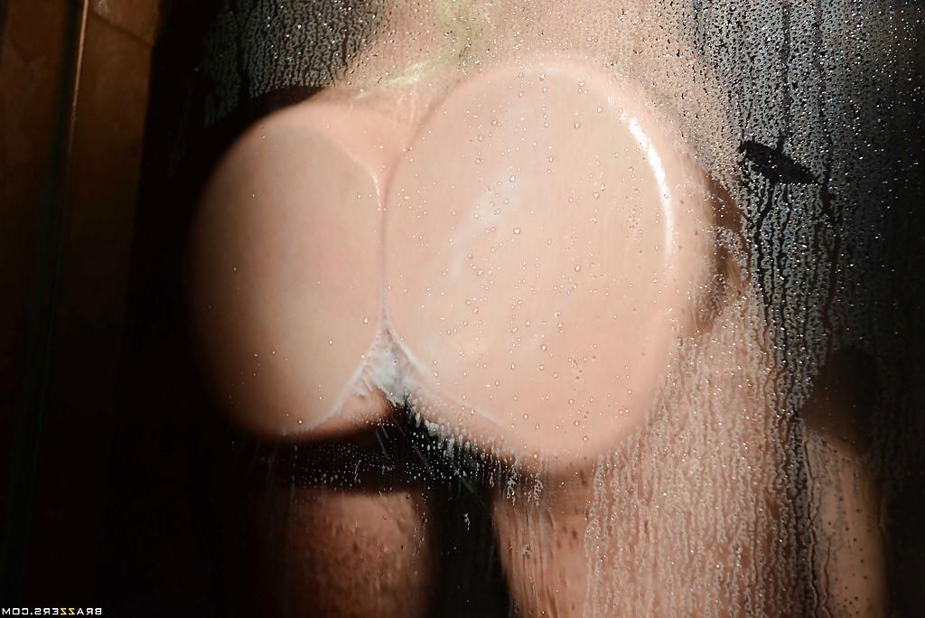 16P Hot blonde with nice ass Kissa Sins gets naked for shower time
