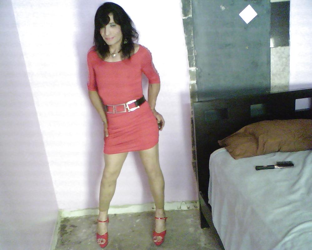 25P Pretty red dress