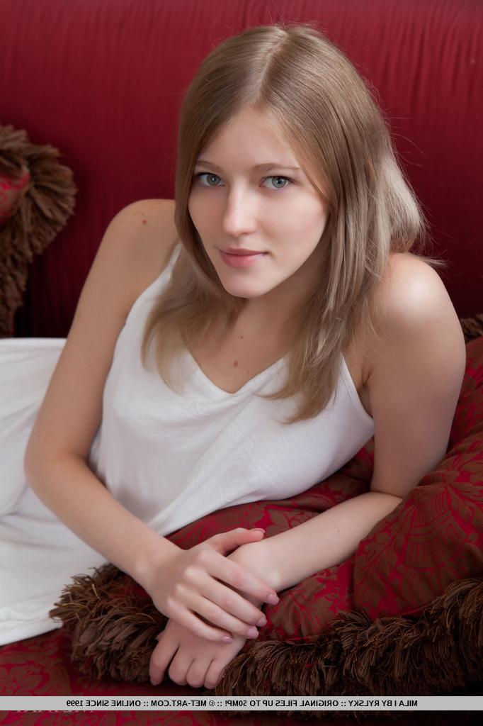 18P Wild teen girl Mila I bares sexy feet & spreads her slightly hairy pussy