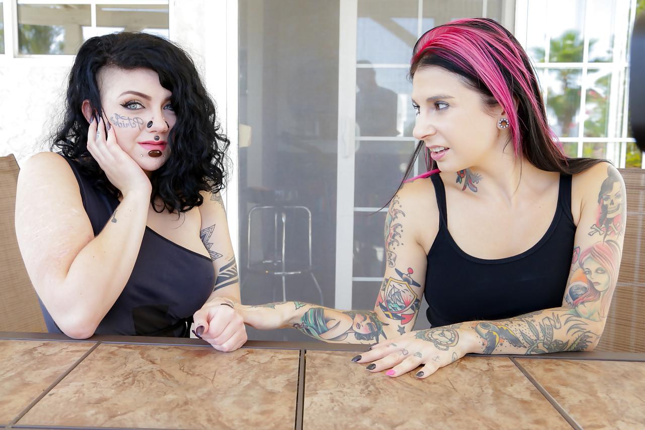 15P Tattooed pierced MILF Luna Lavey pinches nipples and gives sexy tit job