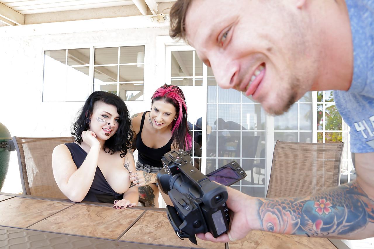 15P Tattooed pierced MILF Luna Lavey pinches nipples and gives sexy tit job