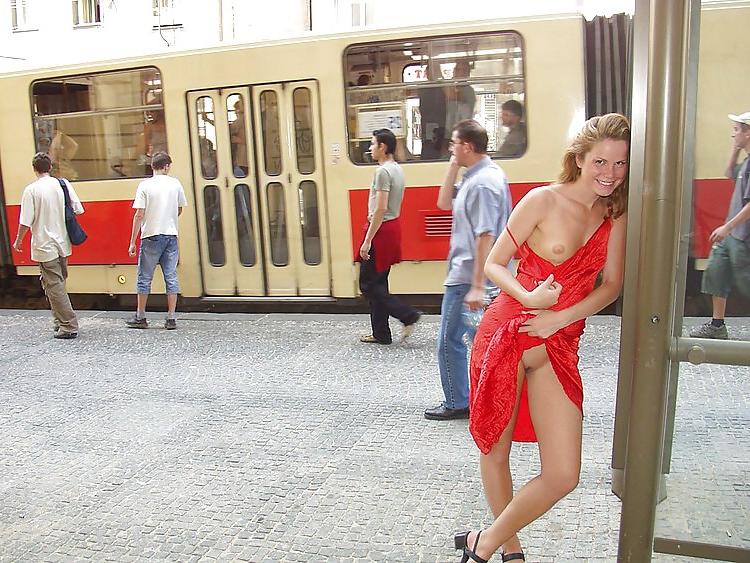 25P PUBLIC NUDITY: FLASHING TITS & CUNT