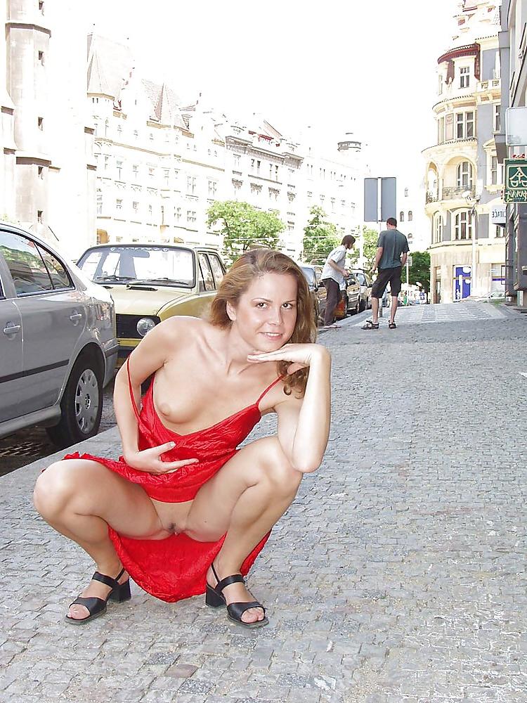 25P PUBLIC NUDITY: FLASHING TITS & CUNT