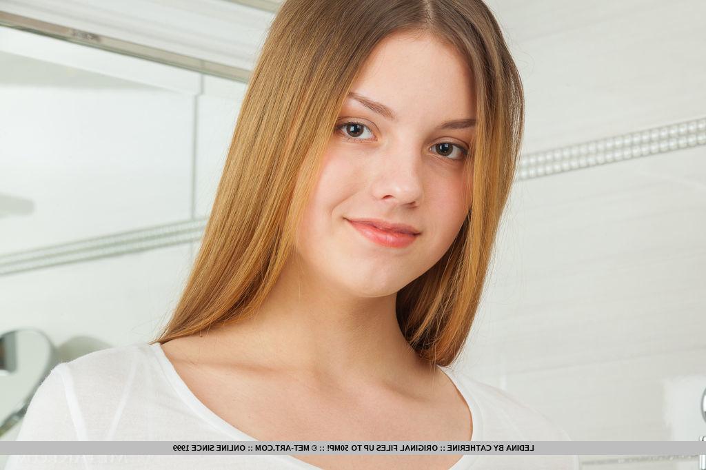 18P Redheaded babe with great teen legs spreading shaved vagina in bathroom