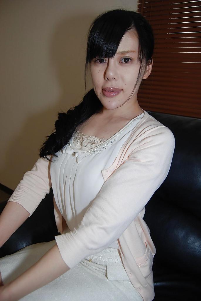 16P Asian brunette babe Ruriko Furuse undresses her pantyhose and shows pussy