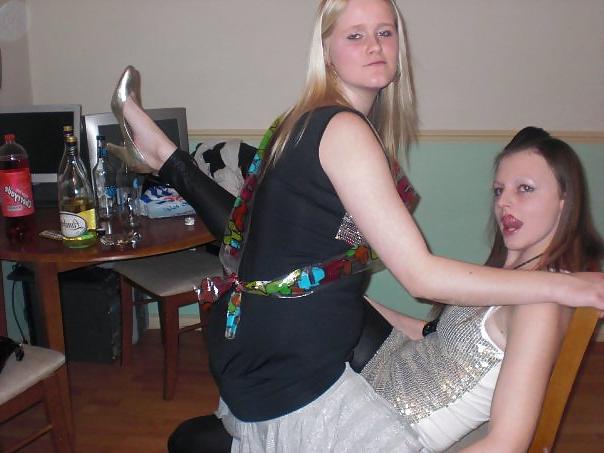 25P Me and my friends!!! Cum on theses pics please!!!xx
