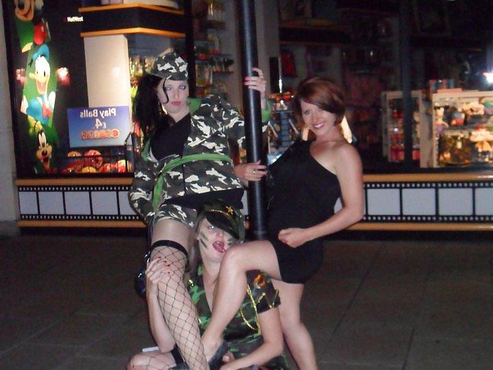 25P Me and my friends!!! Cum on theses pics please!!!xx