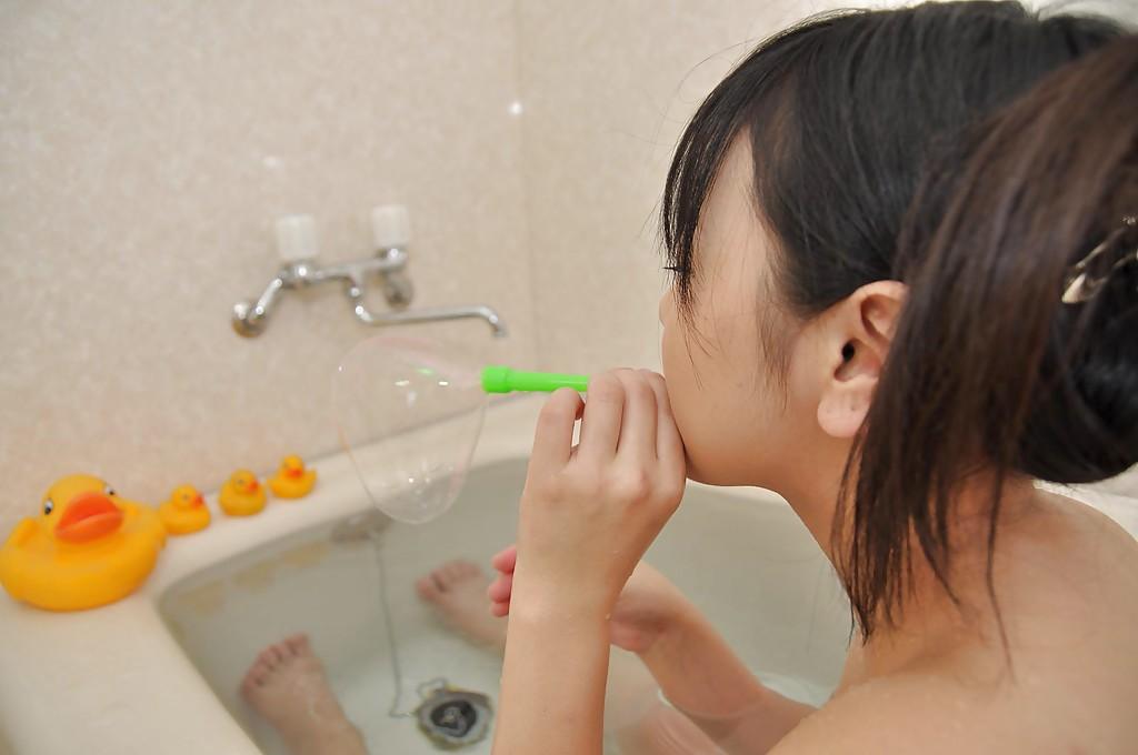 16P Playful asian teenage cutie Syoko Narita has some fun in the bath
