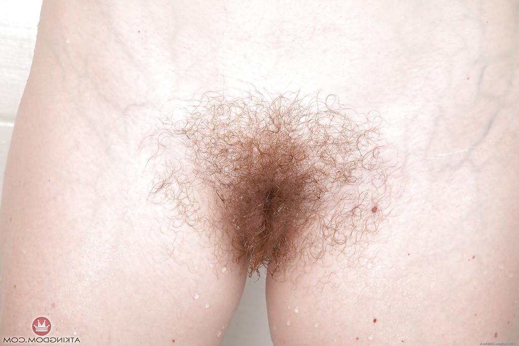 16P Mature solo model Andrea Foster freeing hairy cunt from wet panties inbathtub
