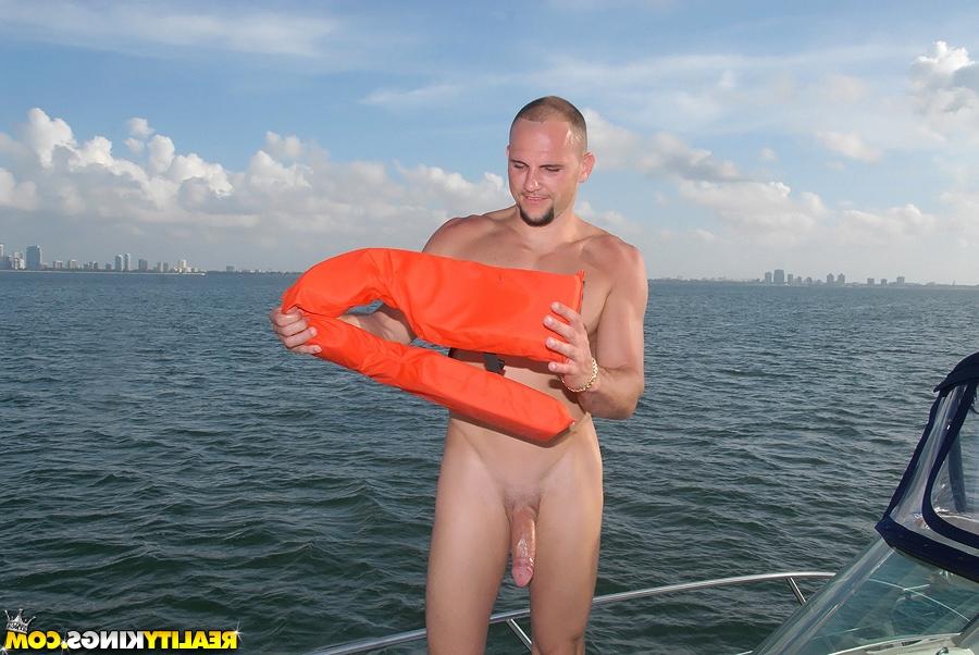 16P Hottie in bikini Amy Brooke getting screwed on the boat