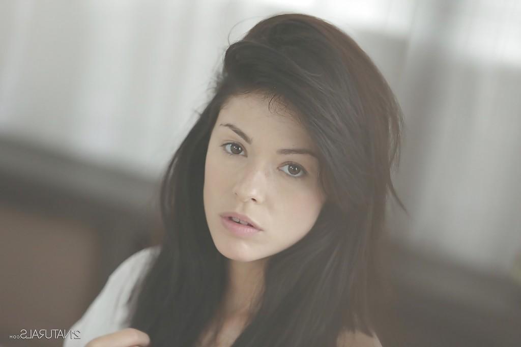 16P All-natural model with nice face Ava Dalush is getting naked