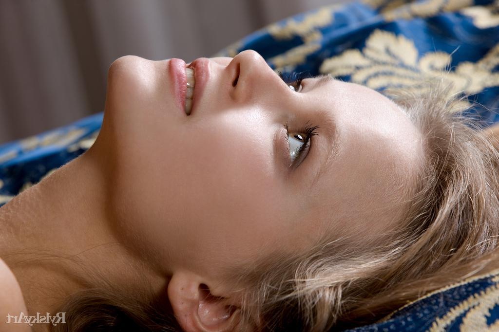 16P Pretty girl Alexandra D shows you her hot nude body in bed