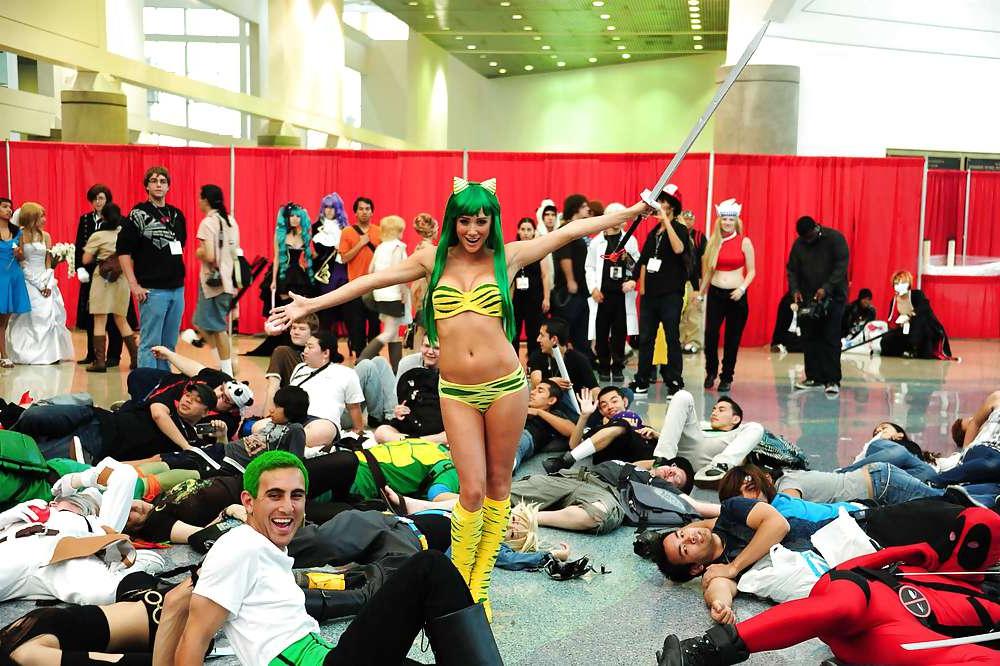 17P Sara Jean Underwood Sexy Anime Expo