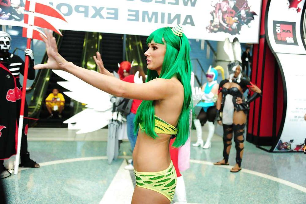 17P Sara Jean Underwood Sexy Anime Expo