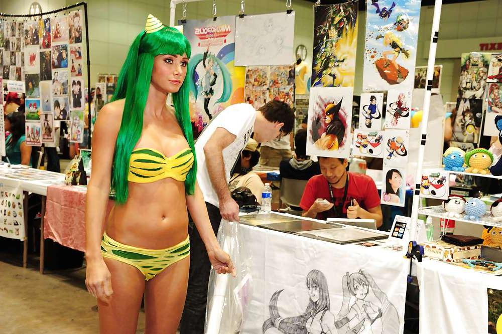 17P Sara Jean Underwood Sexy Anime Expo