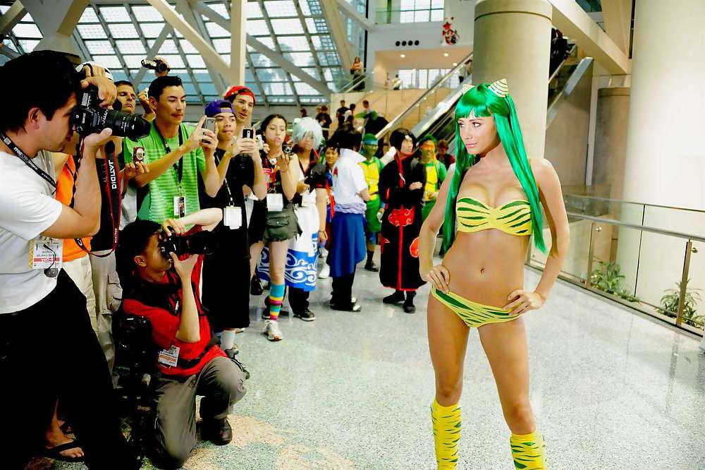 17P Sara Jean Underwood Sexy Anime Expo