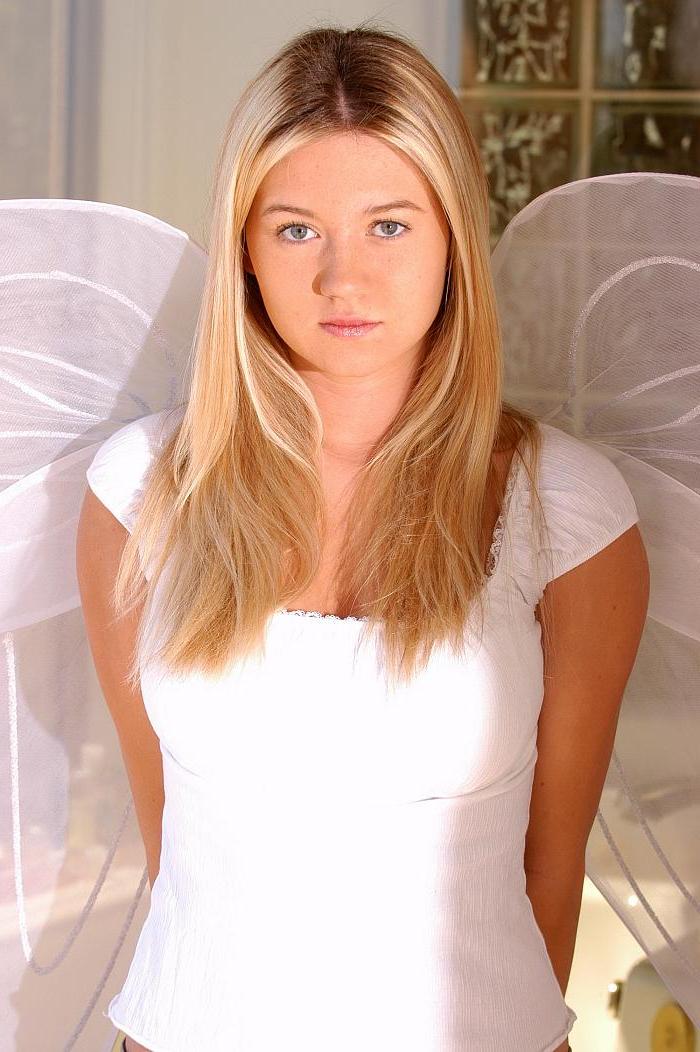 20P Pictures of teen girl Alison Angel with her wings