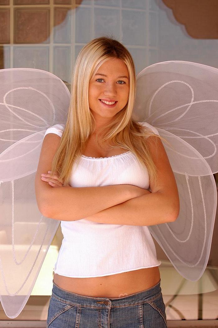 20P Pictures of teen girl Alison Angel with her wings