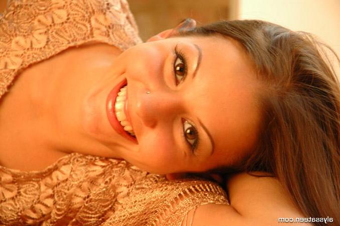 15P Pictures of teen girl Alyssa Teen waiting for you to fuck her face