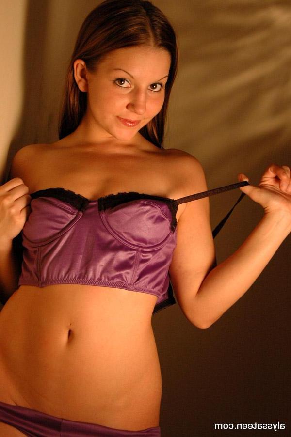 15P Pictures of teen girl Alyssa Teen wearing some hot lingerie for you