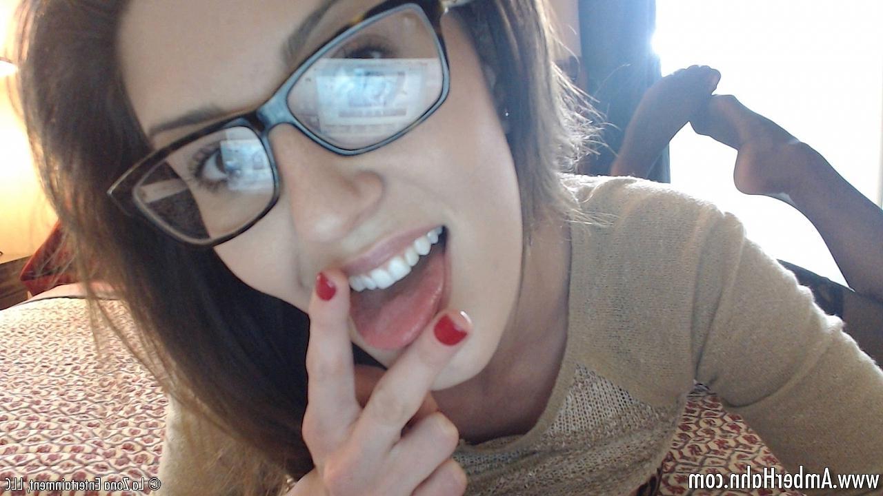 15P Amber Hahn welcomes you to her room to where she shows you how she likes to get off
