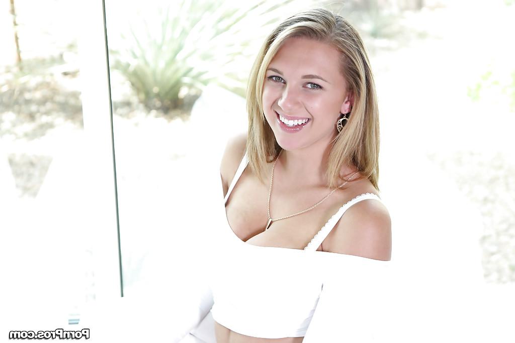 16P Close up posing with a big tits teen babe Brooke Wylde in her high heels