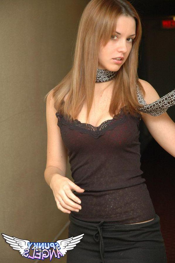 20P Pictures of hot teen girl Amy giving you a tease
