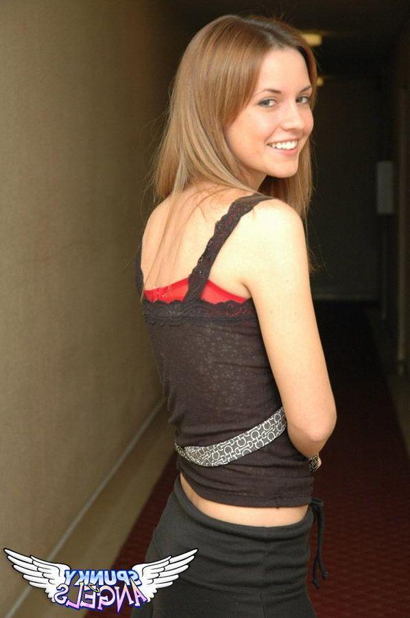 20P Pictures of hot teen girl Amy giving you a tease