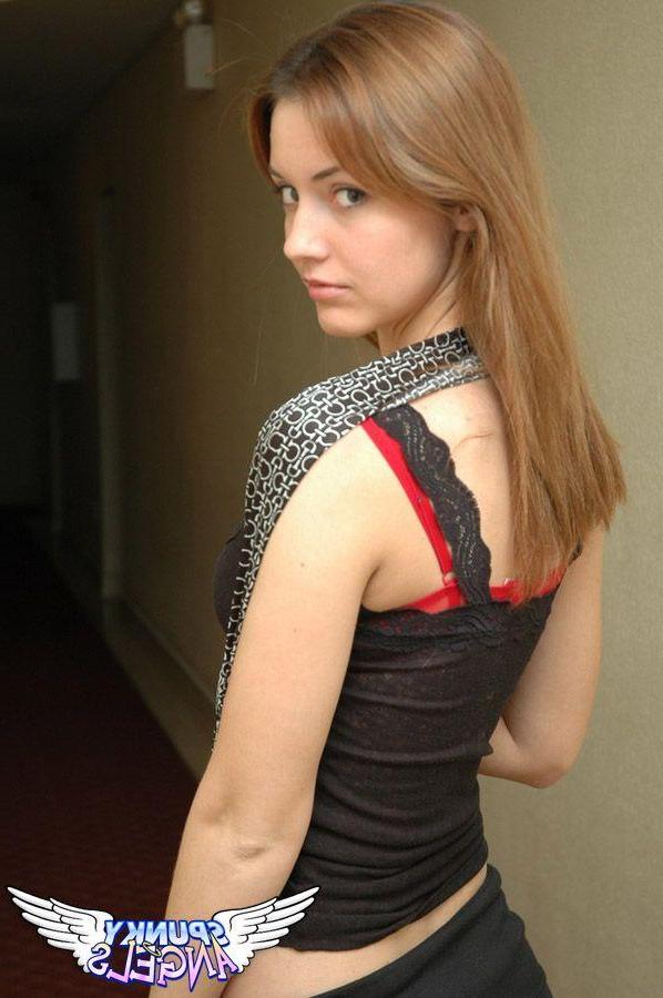 20P Pictures of hot teen girl Amy giving you a tease