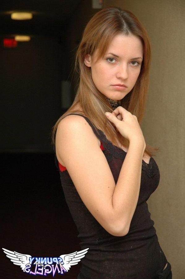 20P Pictures of hot teen girl Amy giving you a tease