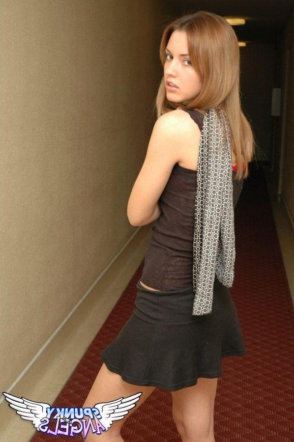 20P Pictures of hot teen girl Amy giving you a tease