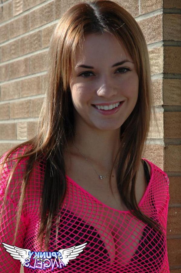 20P Pictures of a brunette teen showing off her bra