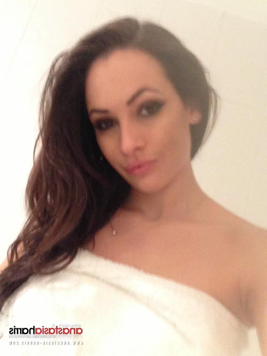 12P Anastasia Harris gets ready for a bath and invites you to join her