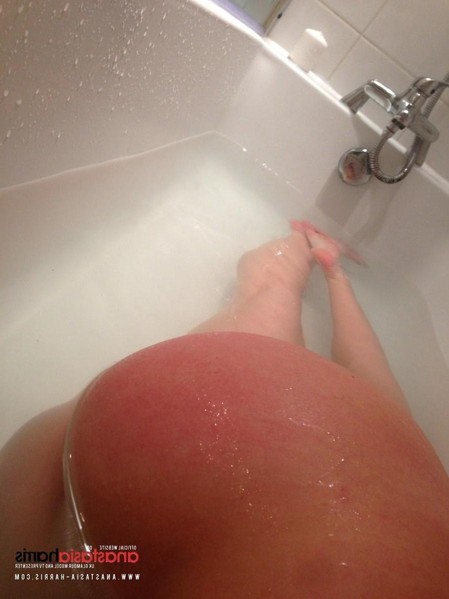 12P Anastasia Harris is nice and naked in her soapy bath at home