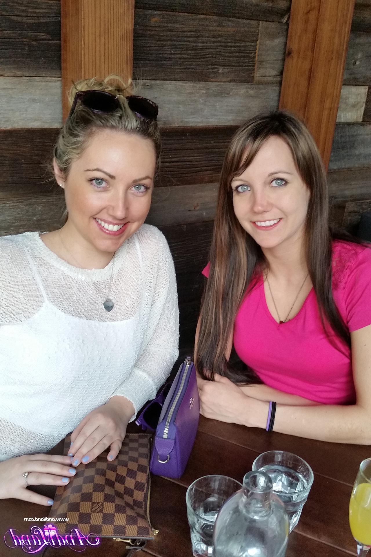 15P Andi Land shares some spring candids while on vacation with Sarah Peachez